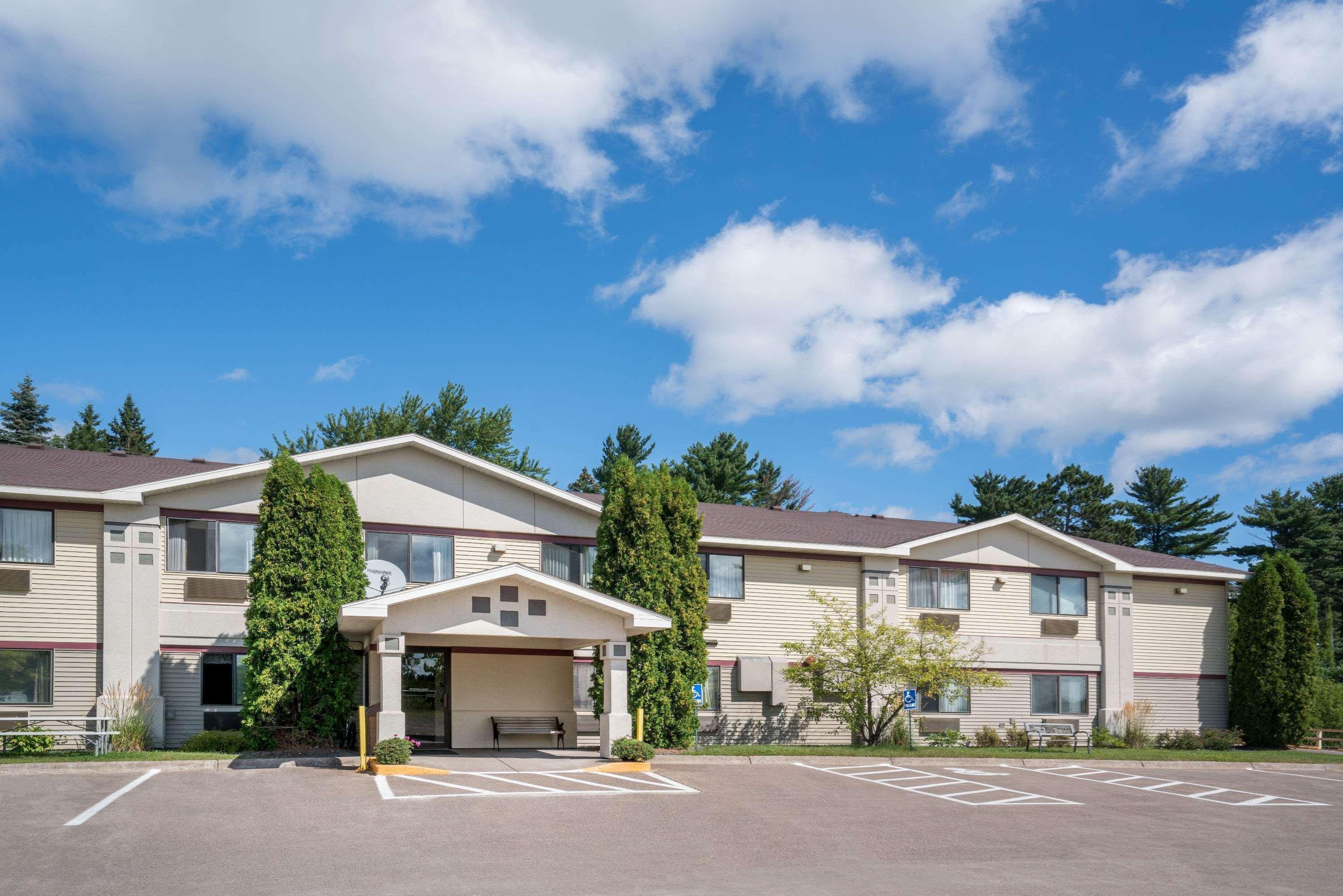 Hotel Super 8 By Wyndham Cloquet Exterior foto